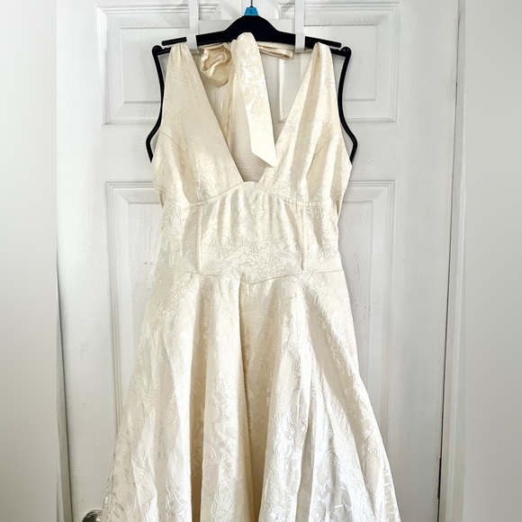 Commense Vintage Halter Lace-Up Back Dress - Picture 12 of 16